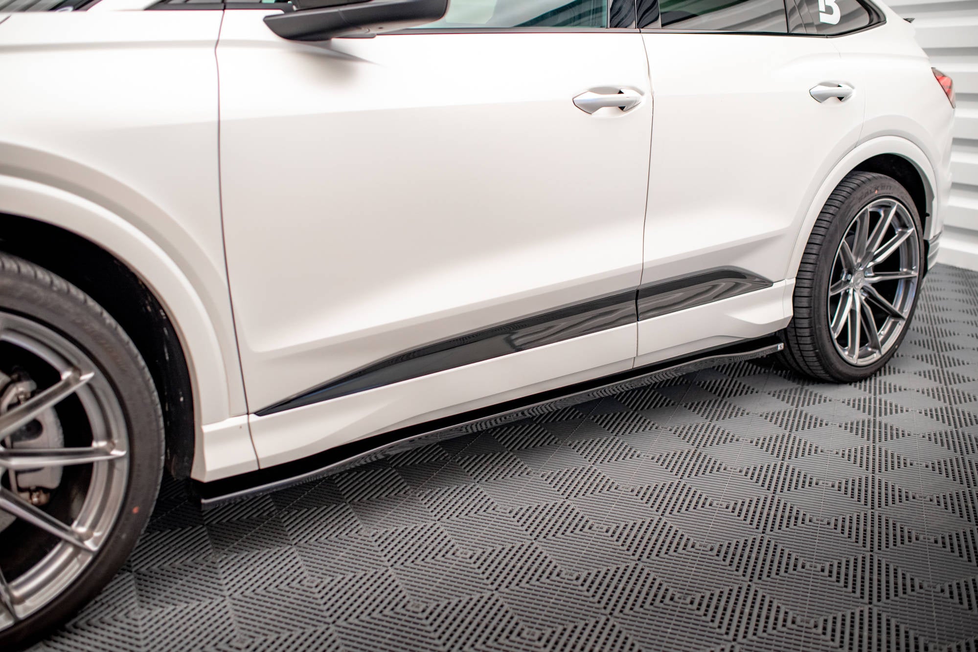Side Skirts Diffusers Audi Q4 e-tron Sportback S-line Mk1 – Maxton