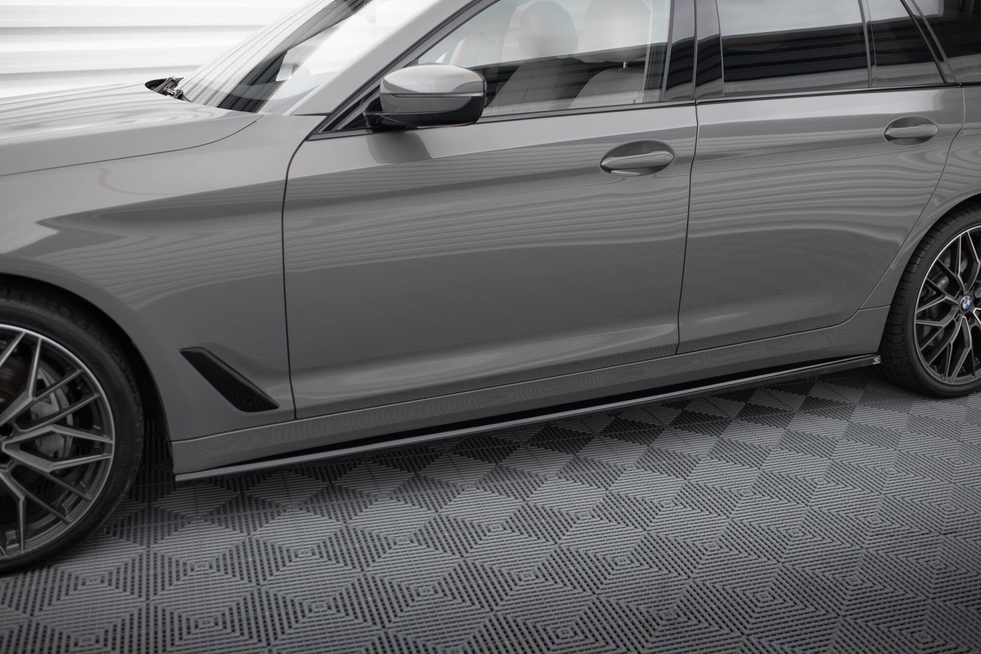 Side Skirts Diffusers BMW 5 G30 / G31 Facelift – Maxton Design
