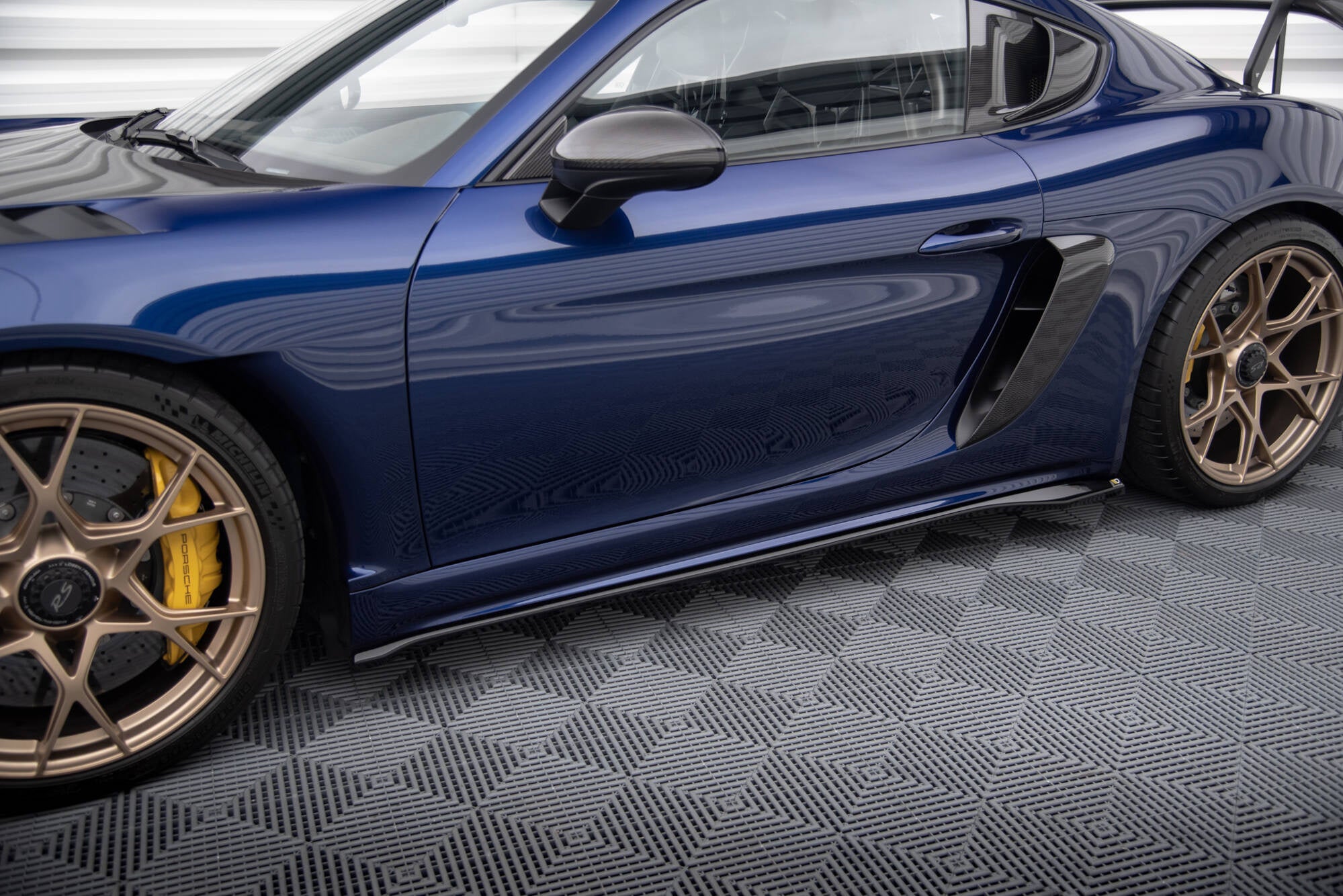 Side Skirts Diffusers Porsche 718 Cayman GT4 RS 982c – Maxton Design