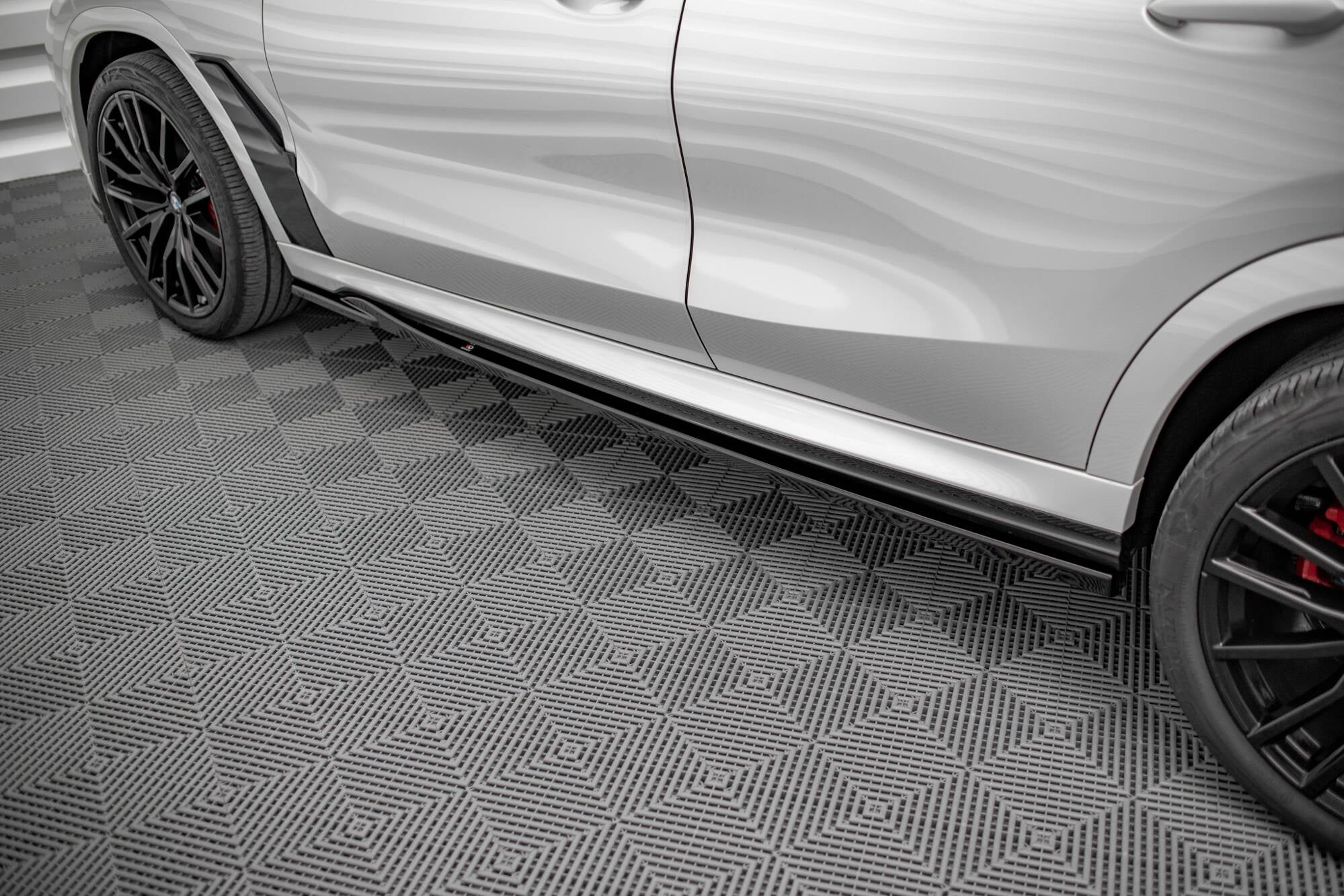 Side Skirts Diffusers V.1 BMW X6 M F96 / X6 M-Pack G06 – Maxton Design
