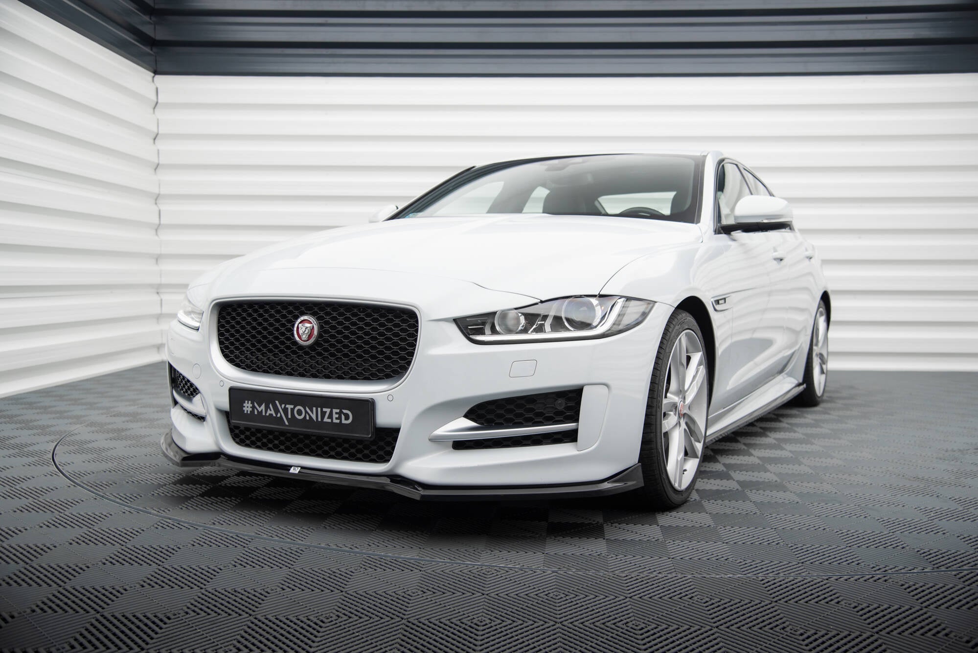 Front Splitter V.1 Jaguar XE R-Sport X760 – Maxton Design