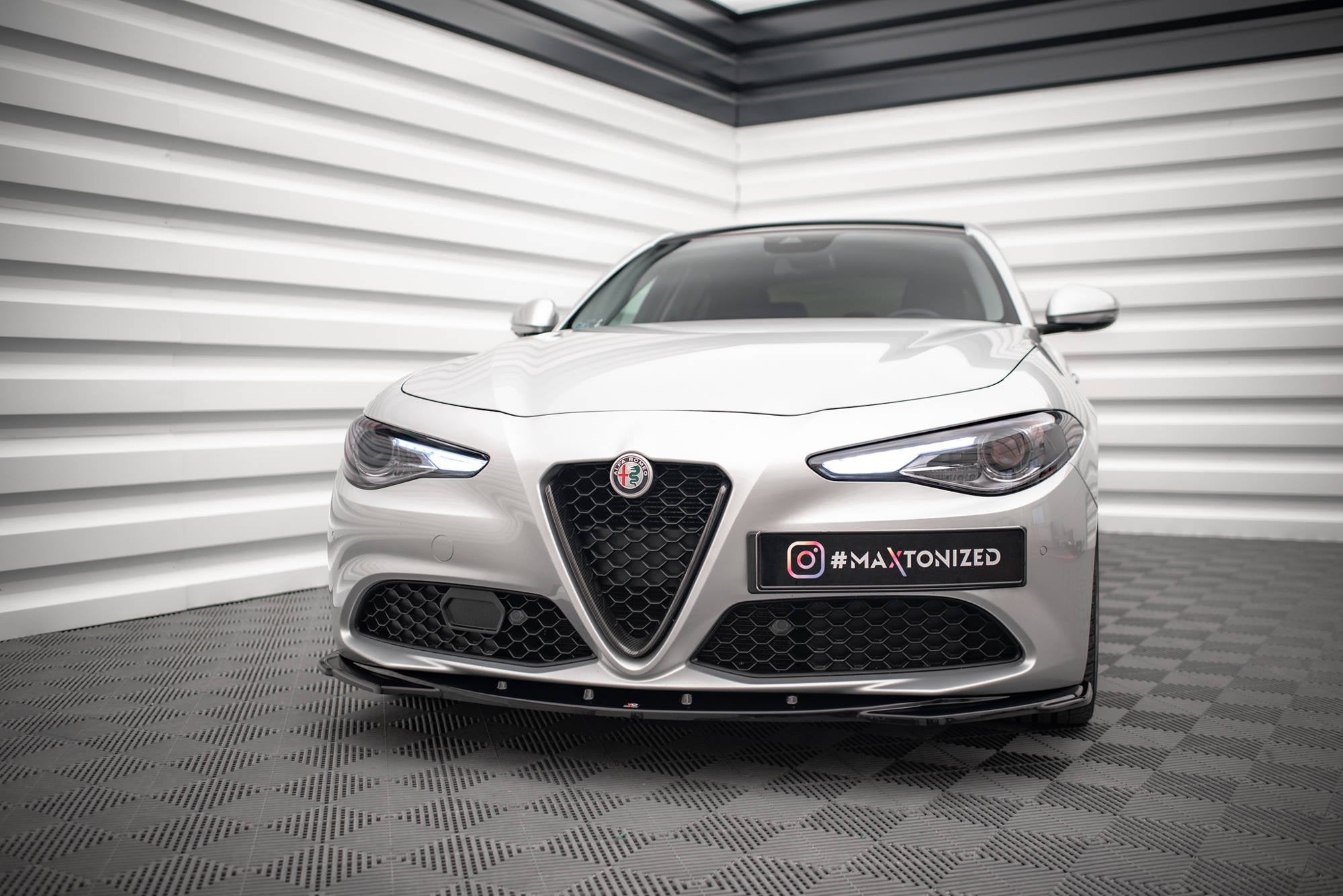 Front Splitter V.2 Alfa Romeo Giulia Sport – Maxton Design