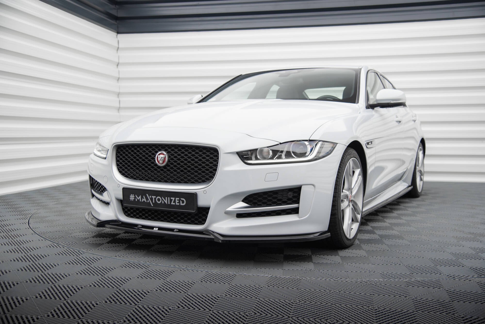 Front Splitter V.2 suitable for Jaguar XE R-Sport X760 – Maxton Design