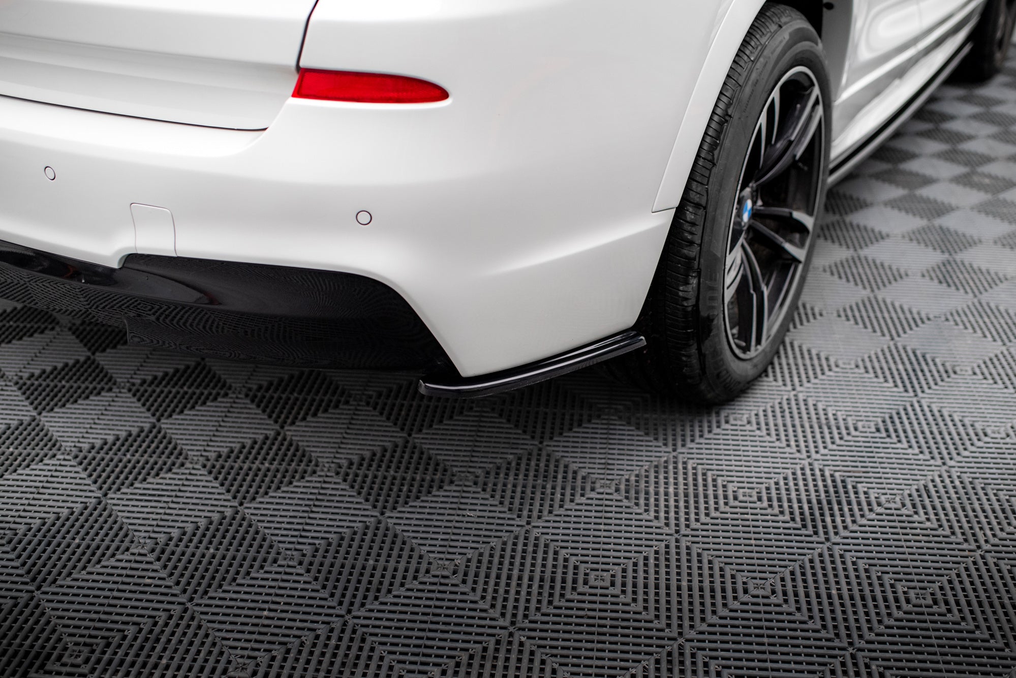 パーツ  X3 F25 Rear Side Splitters suitable for BMW X3 M-Pack F25 Facelift