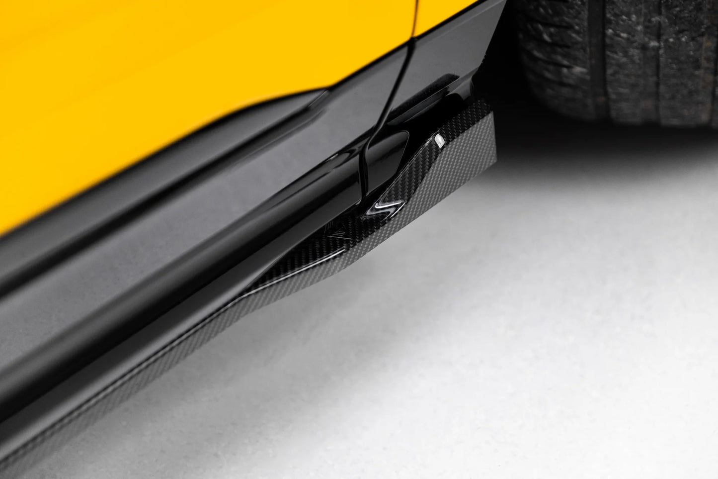 Set of Prepreg Carbon Splitters Lamborghini Urus Mk1