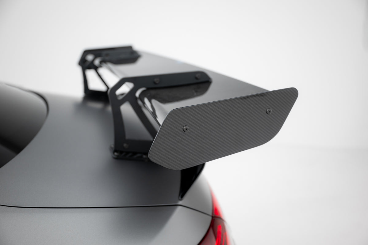 Karbonowy Spoiler Z Górnymi Mocowaniami + LED pasujący do Mercedes-Benz CLA Coupe C118 / C118 Facelift