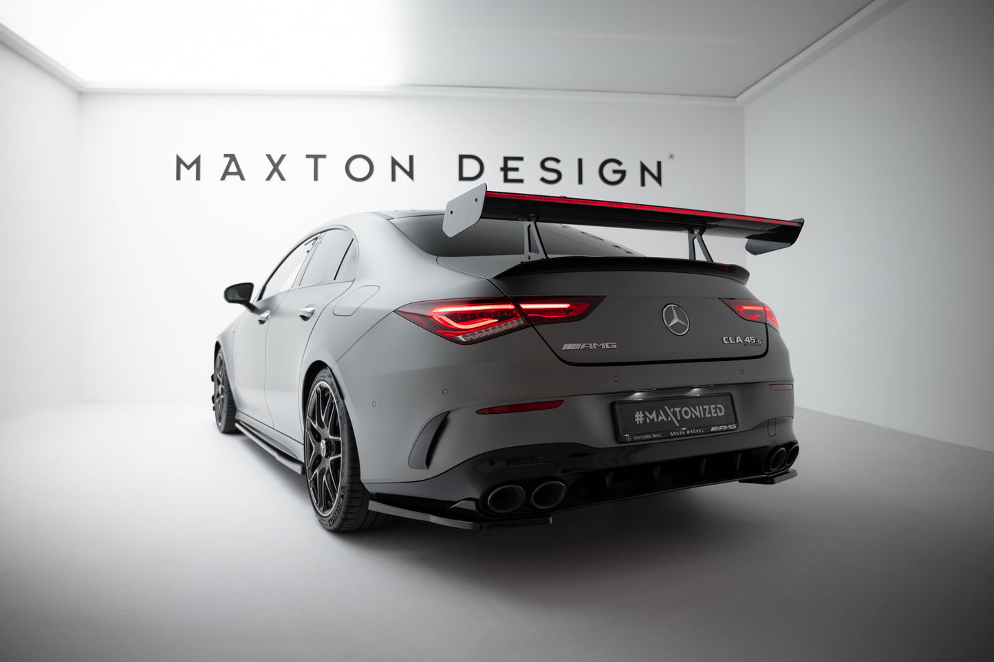 Karbonowy Spoiler Z Górnymi Mocowaniami + LED pasujący do Mercedes-Benz CLA Coupe C118 / C118 Facelift