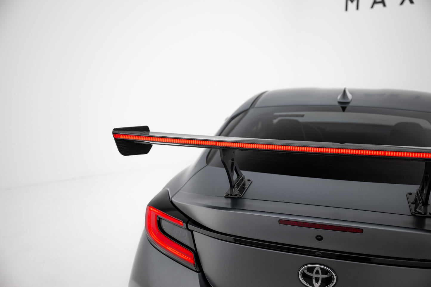 Karbonowy Spoiler Z Wewnętrznymi Wspornikami + LED pasujący do Toyota GR86 / Subaru BRZ Mk2
