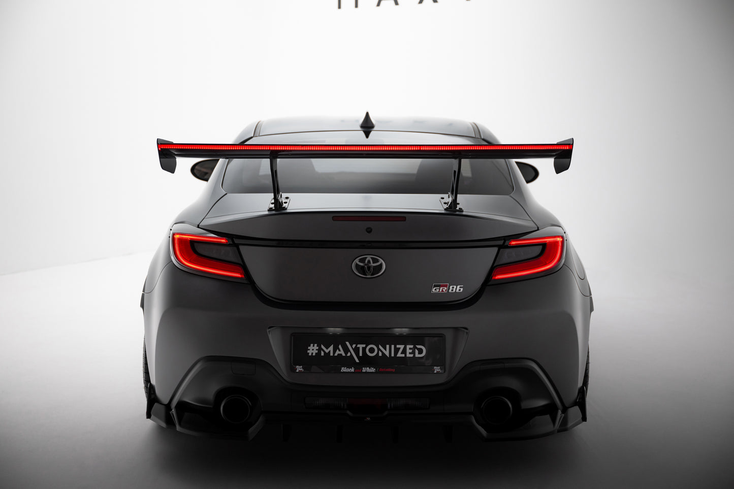 Karbonowy Spoiler Z Wewnętrznymi Wspornikami + LED pasujący do Toyota GR86 / Subaru BRZ Mk2