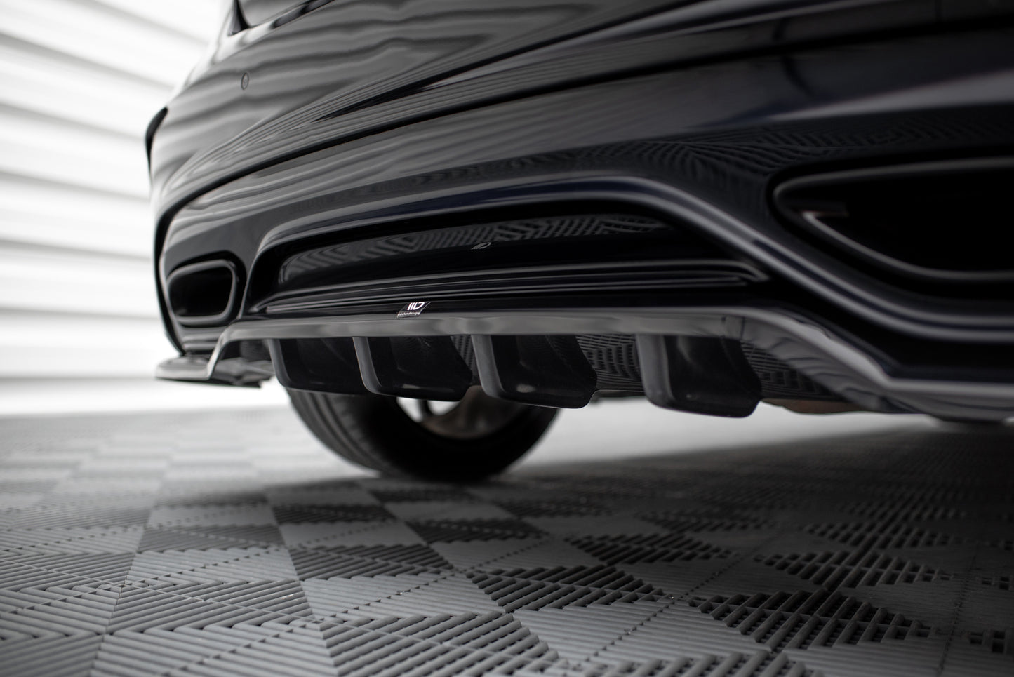 Hinten Splitter (mit einem vertikalem balken) Mercedes-Benz A AMG-Line W176 Facelif