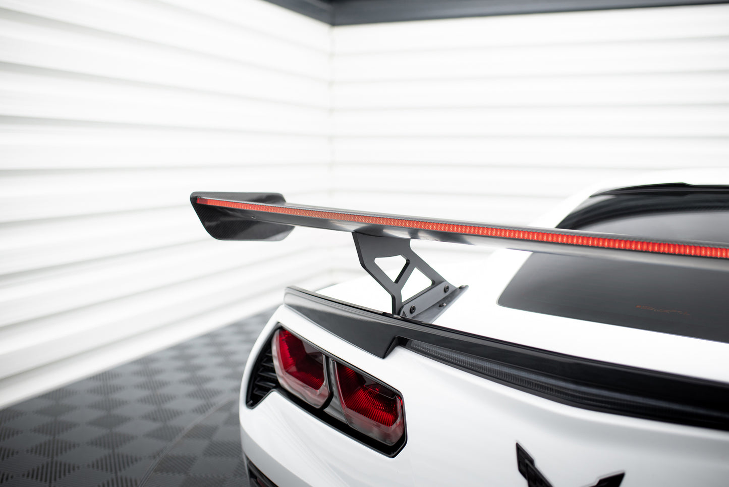 Carbon Spoiler With Internal Brackets Uprights + LED suitable for Chevrolet Corvette Stingray / Grand Sport C7