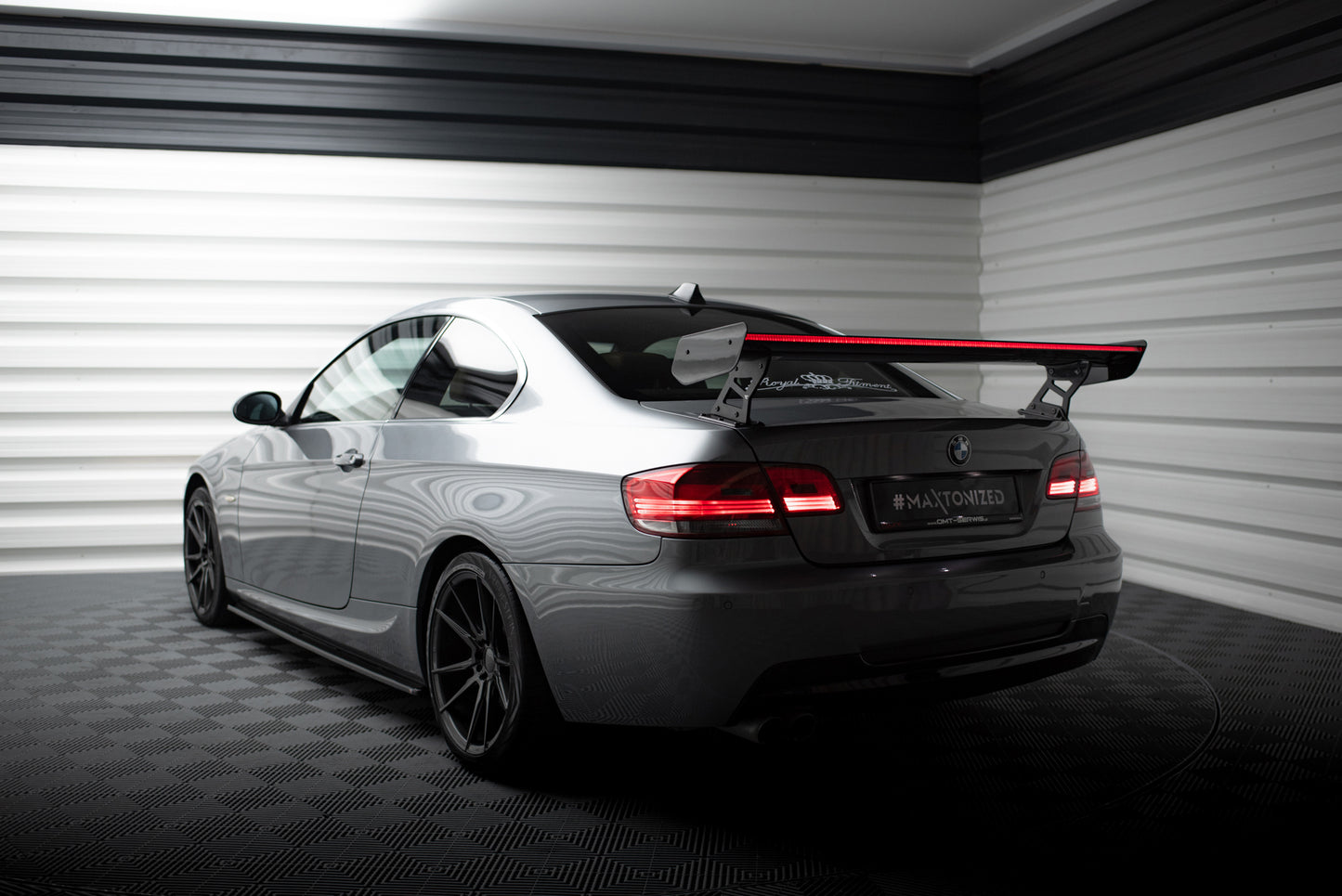 Karbonowy Spoiler Z Zewnętrznymi Wspornikami + LED pasujący do BMW 3 / M3 Coupe E92/E92 Facelift