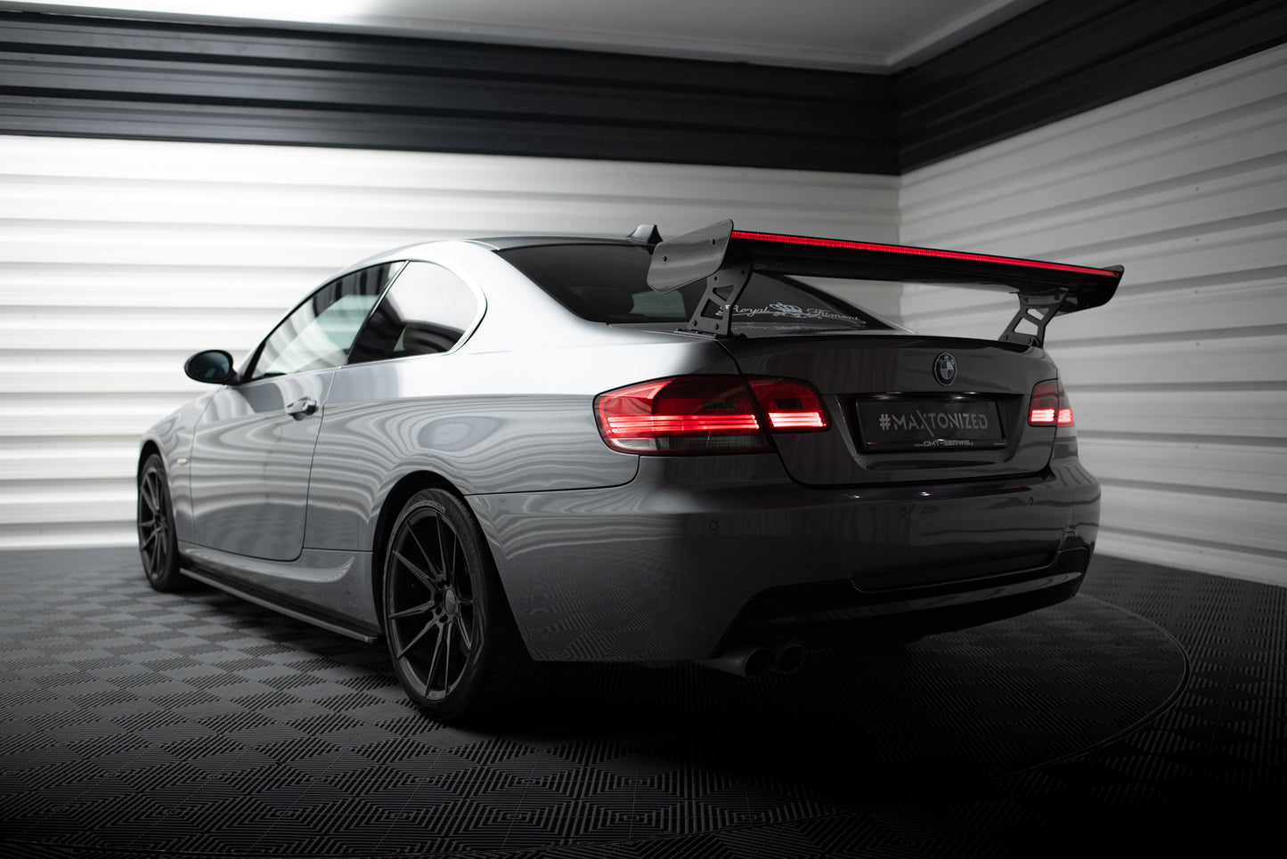 Karbonowy Spoiler Z Zewnętrznymi Wspornikami + LED pasujący do BMW 3 / M3 Coupe E92/E92 Facelift