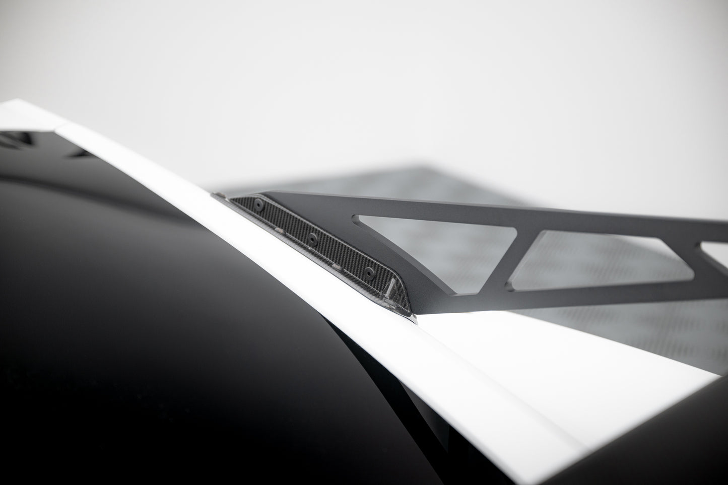 Carbon Spoiler With Upper Swan Mounting + LED suitable for Chevrolet Corvette Stingray / Grand Sport C7