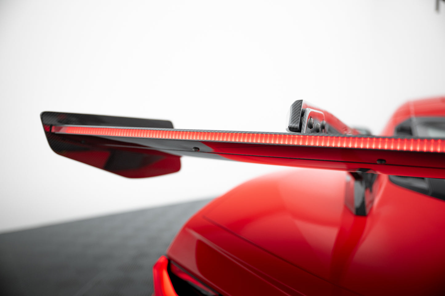 Carbon Spoiler + LED suitable for Chevrolet Corvette C8