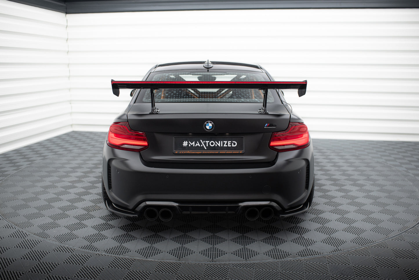 Karbonowy Spoiler Z Wewnętrznymi Wspornikami + LED pasujący do BMW M2 F87 / 2 / 2 M-Pack F22