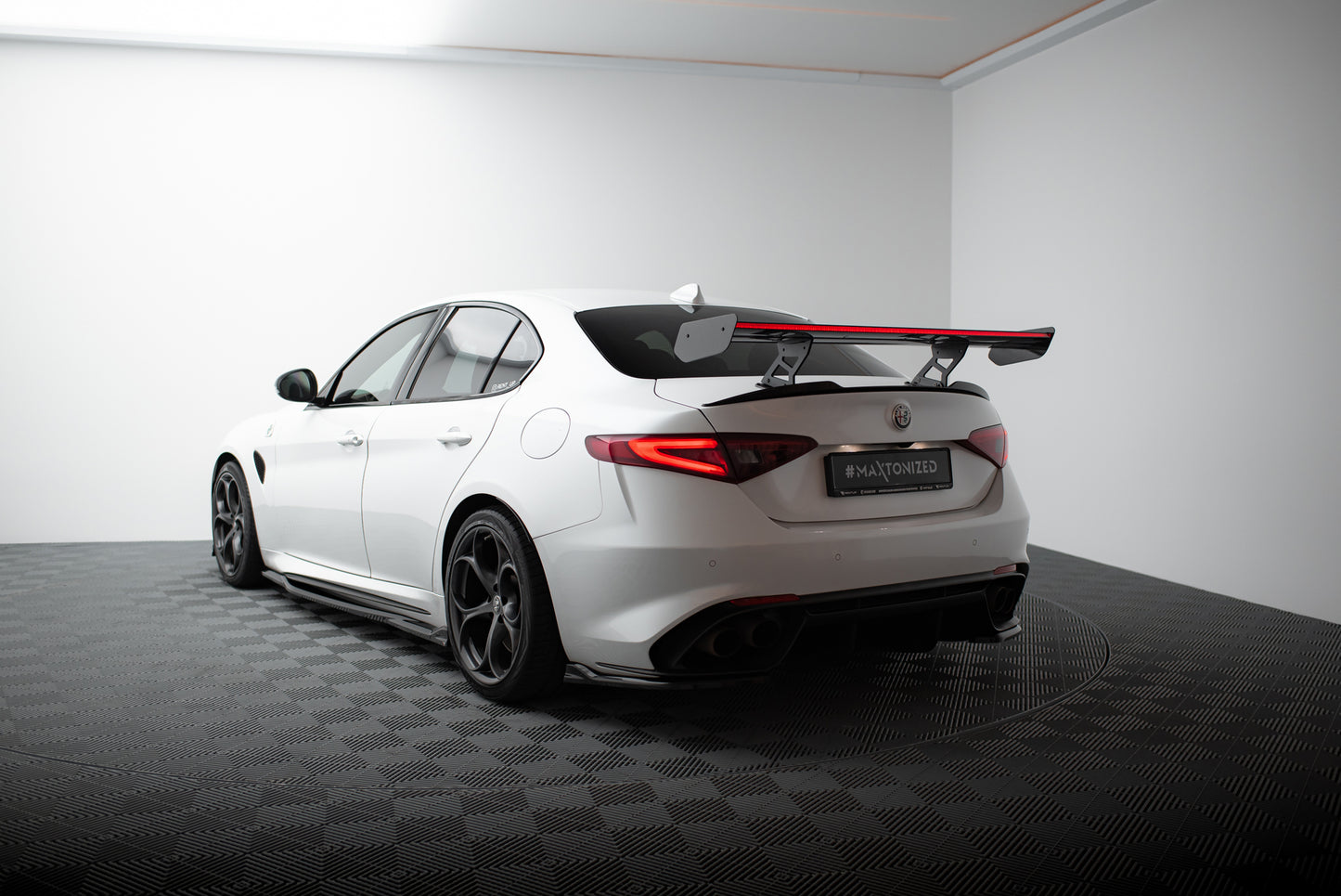 Carbon Spoiler + LED suitable for Alfa Romeo Giulia Quadrifoglio