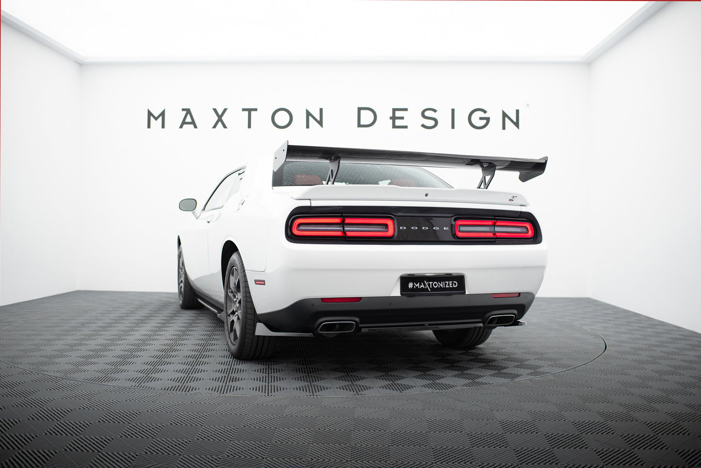 Karbonowy Spoiler pasujący do Dodge Challenger Mk3