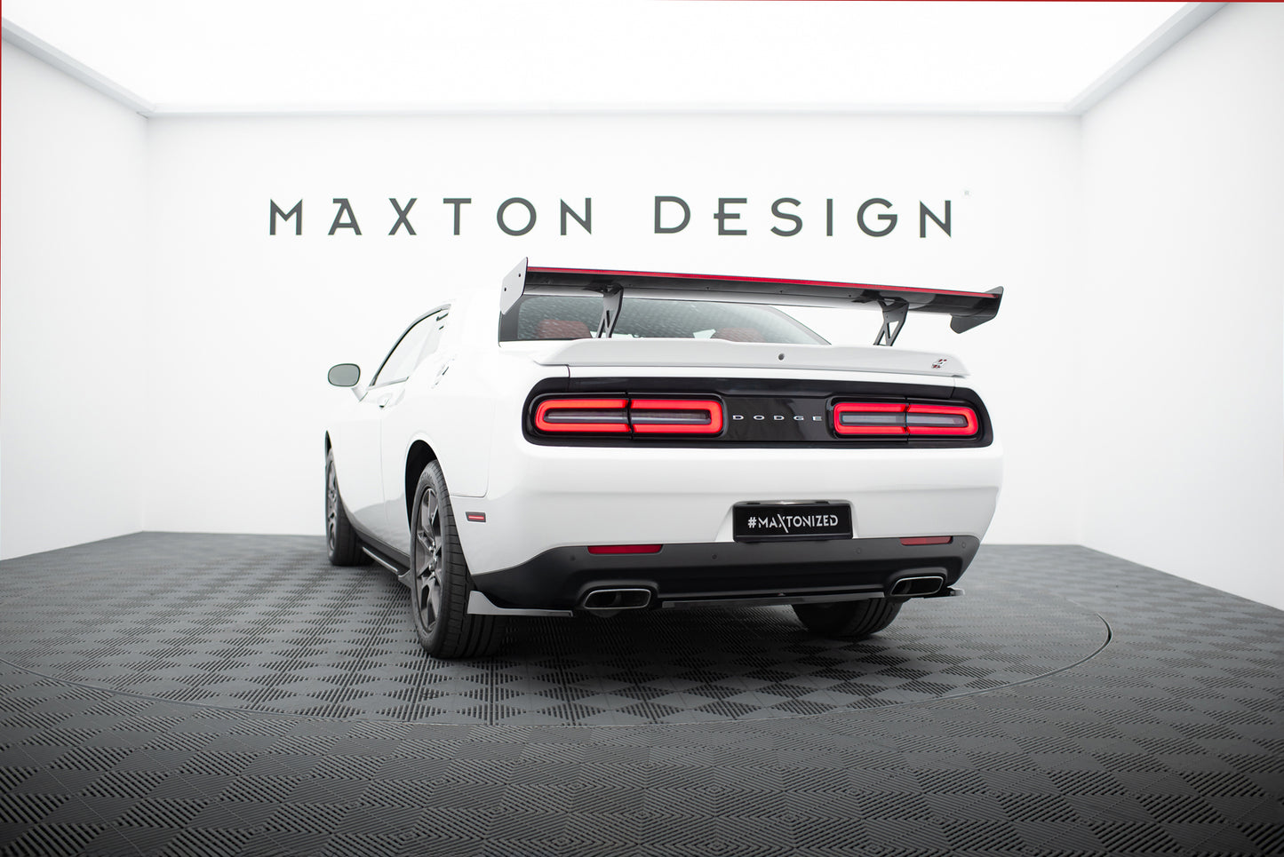 Carbon Spoiler + LED suitable for Dodge Challenger Mk3