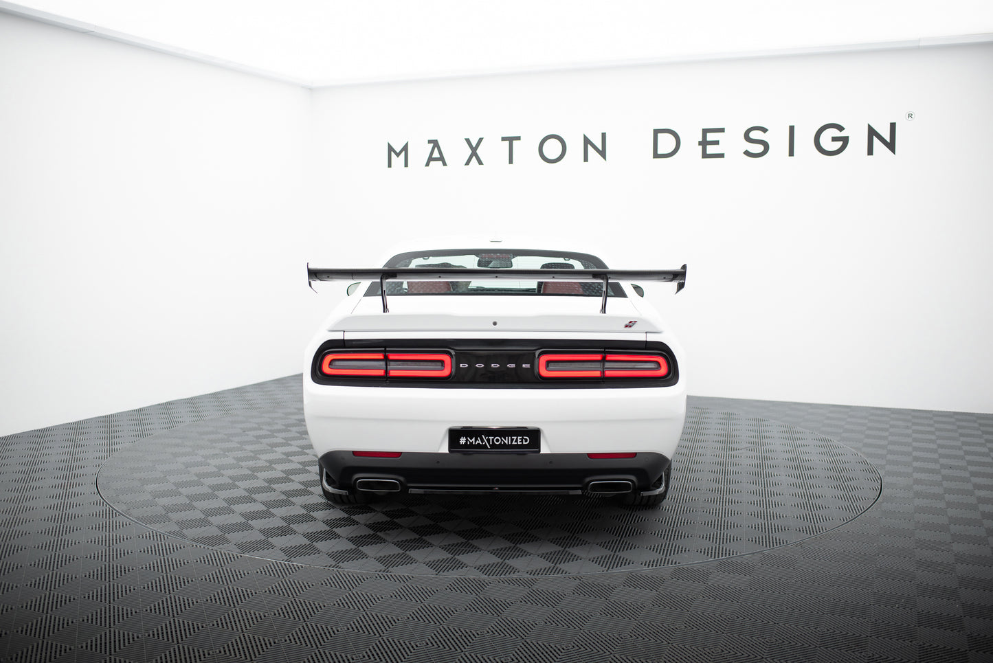 Karbonowy Spoiler pasujący do Dodge Challenger Mk3