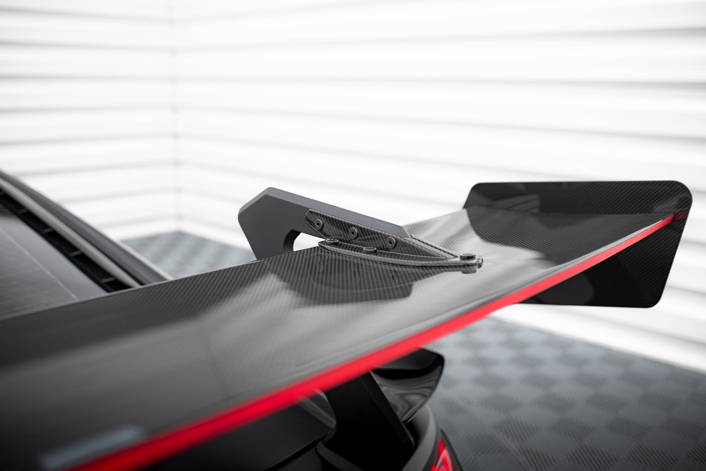 Carbon Spoiler + LED suitable for Audi R8 Mk2 