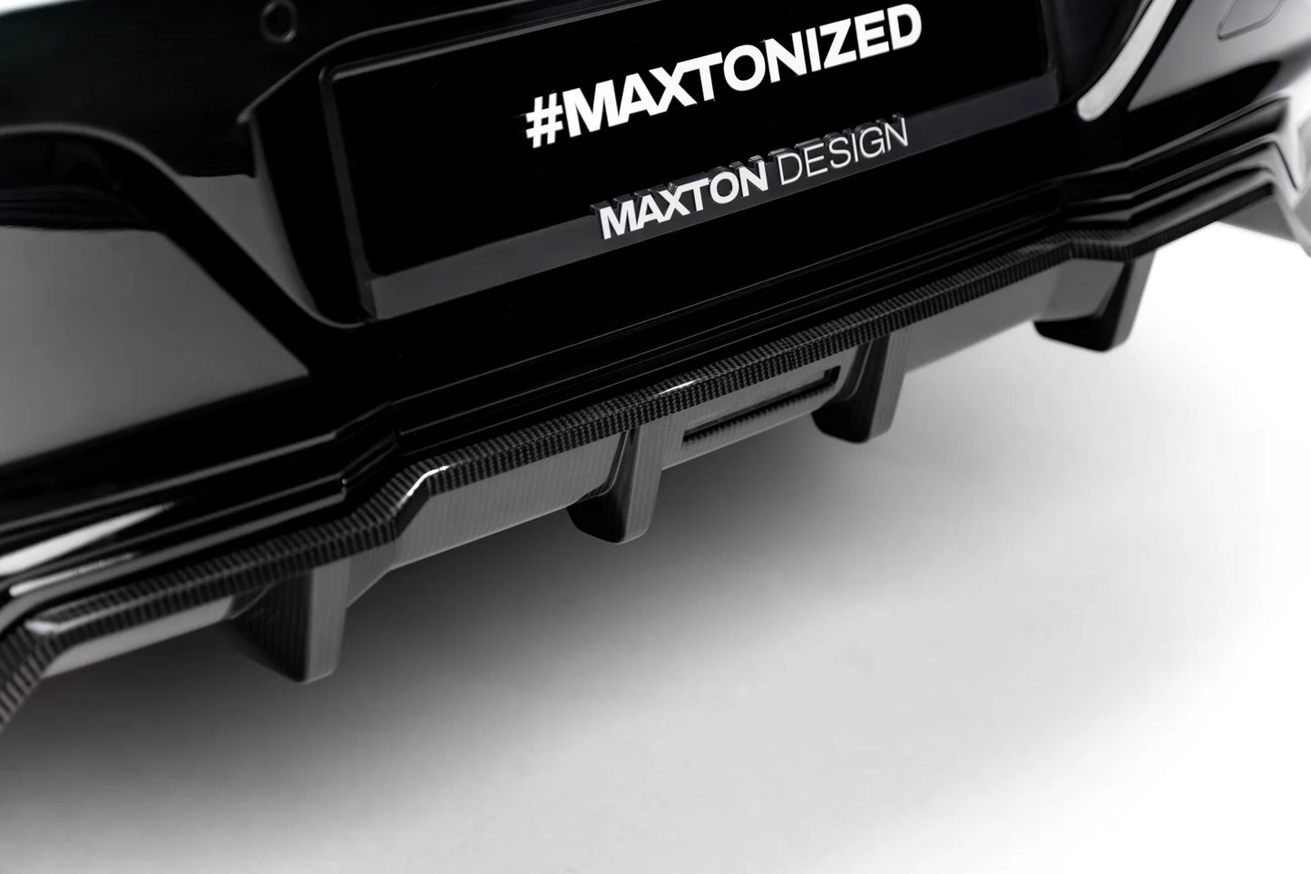 Prepreg Carbon Fiber Rear Splitter (mit einem vertikalem balken) BMW 7 M-Pack / i7 M-Pack G70