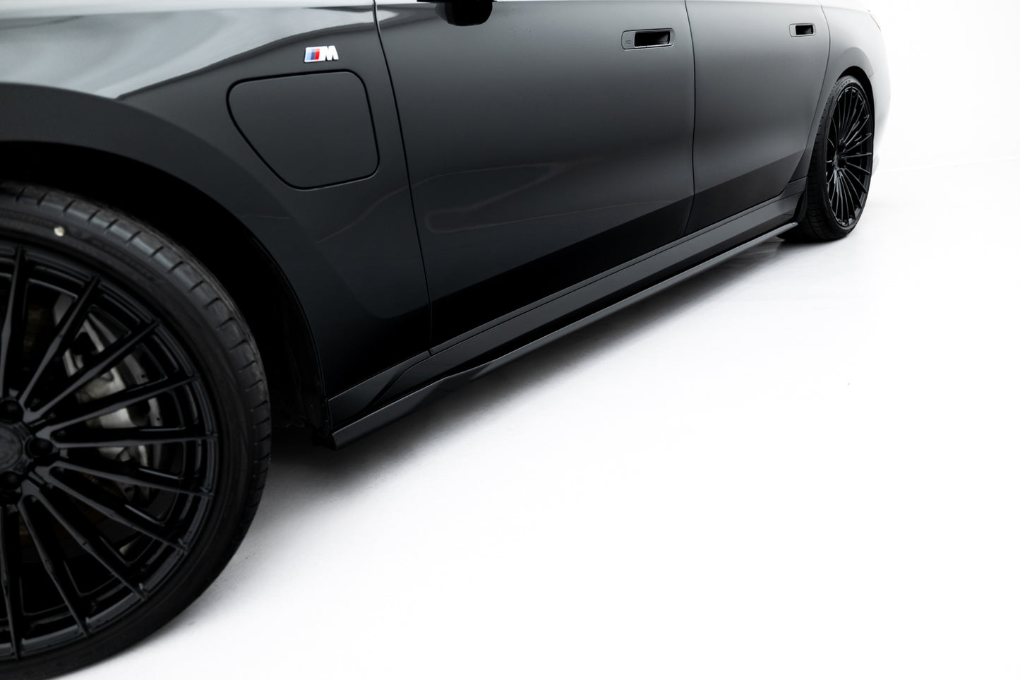 Dokładki Progów V.2 pasujące do BMW 740d xDrive M-pack / 740i xDrive M-Pack G70