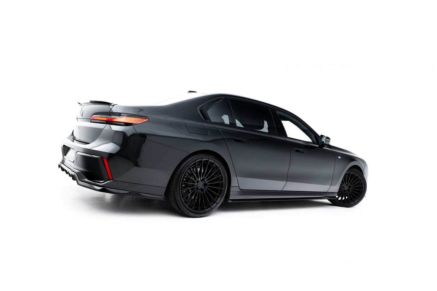 Dokładki Progów V.2 pasujące do BMW 740d xDrive M-pack / 740i xDrive M-Pack G70