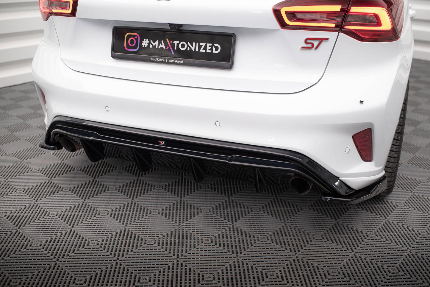 Rear Valance V.3 Ford Focus Hatchback ST Mk4 