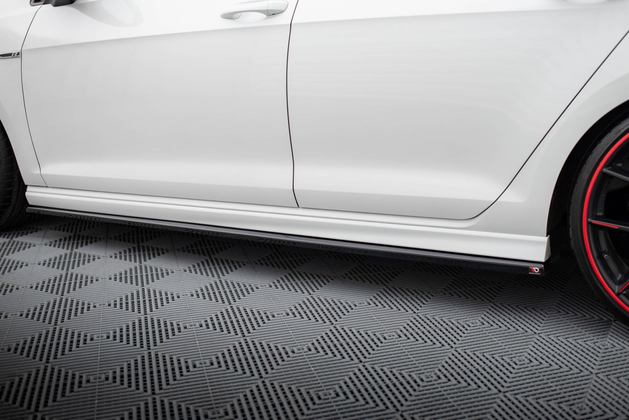 Side Skirts Diffusers V.3 Volkswagen Golf R / R-Line Mk7 – Maxton Design