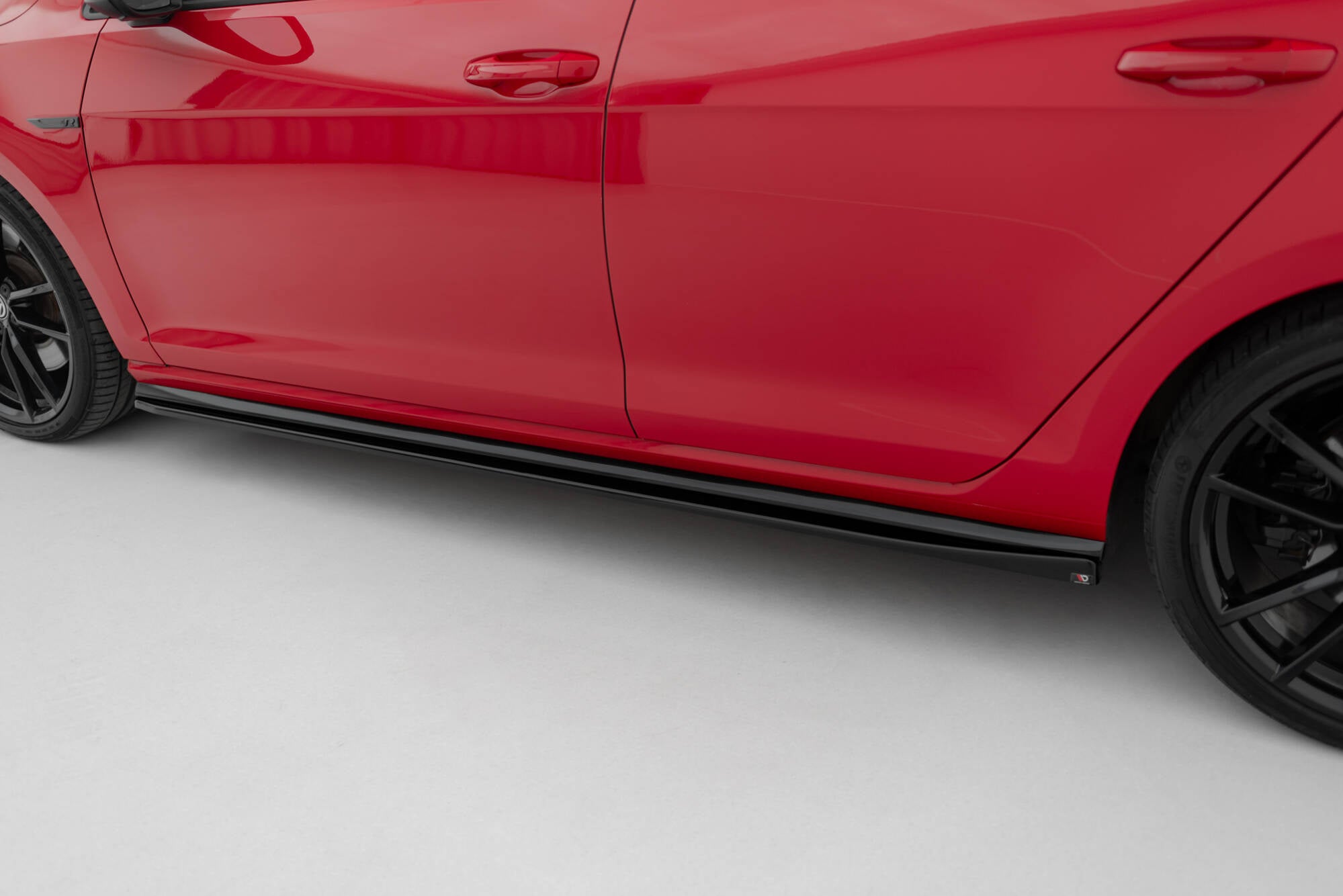 Dokładki Progów V.4 Volkswagen Golf R / R-Line Mk7 Facelift – Maxton Design