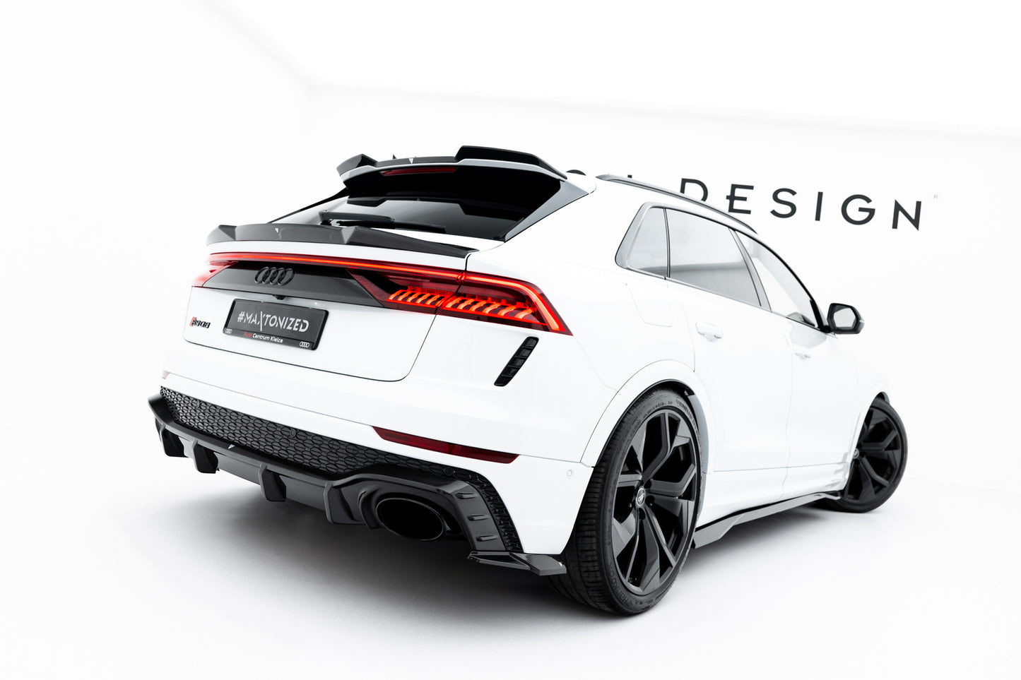 Set of Prepreg Carbon Splitters Audi RSQ8 Mk1