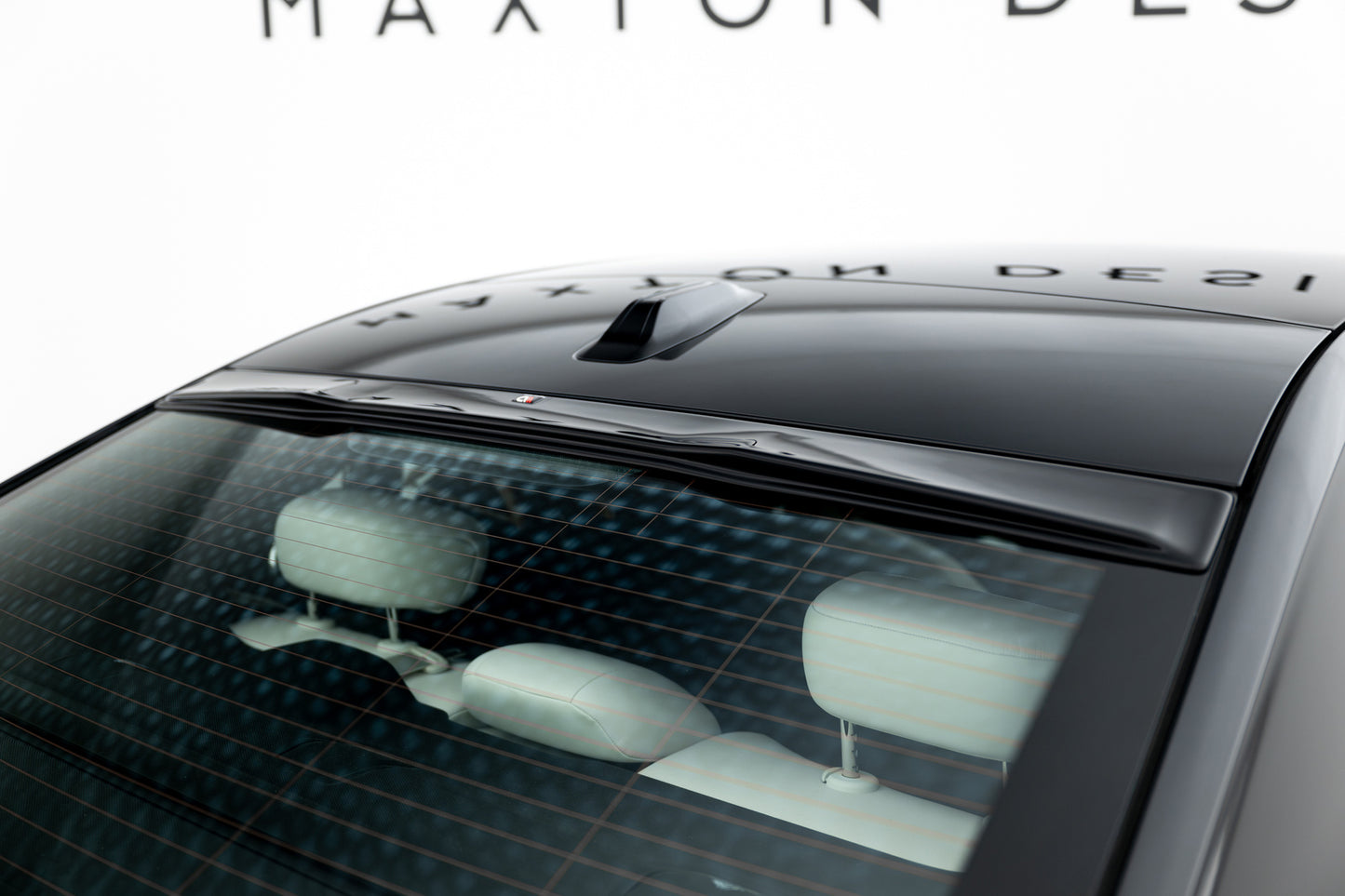 The extension of the rear window BMW 7 G70