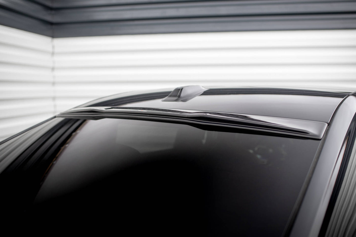 The extension of the rear window BMW 7 M-Pack / M760e / i7 M-Pack G70