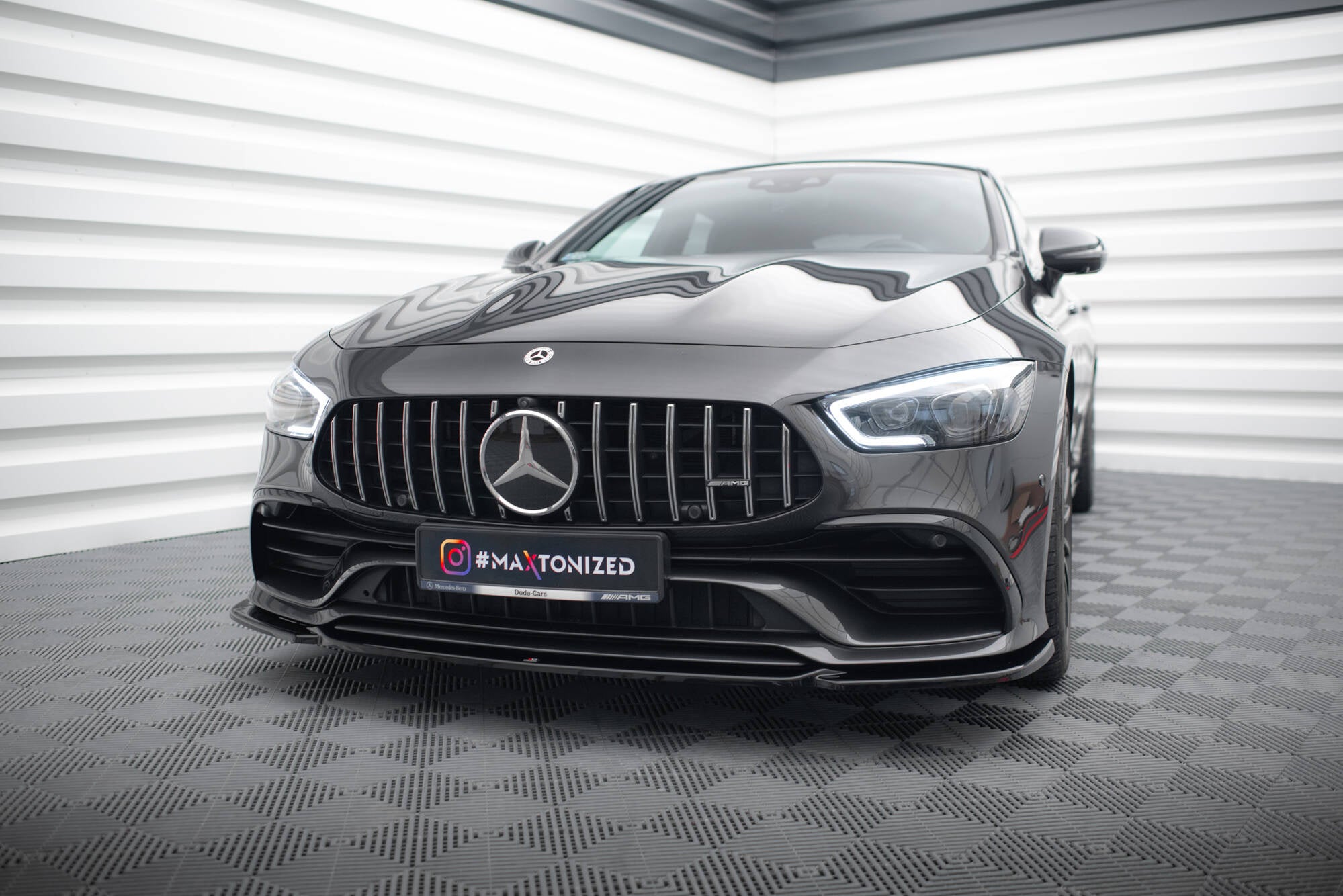 ベンツAMG Front Splitter V.1 suitable for Mercedes-AMG GT 53 4-Door Coupe