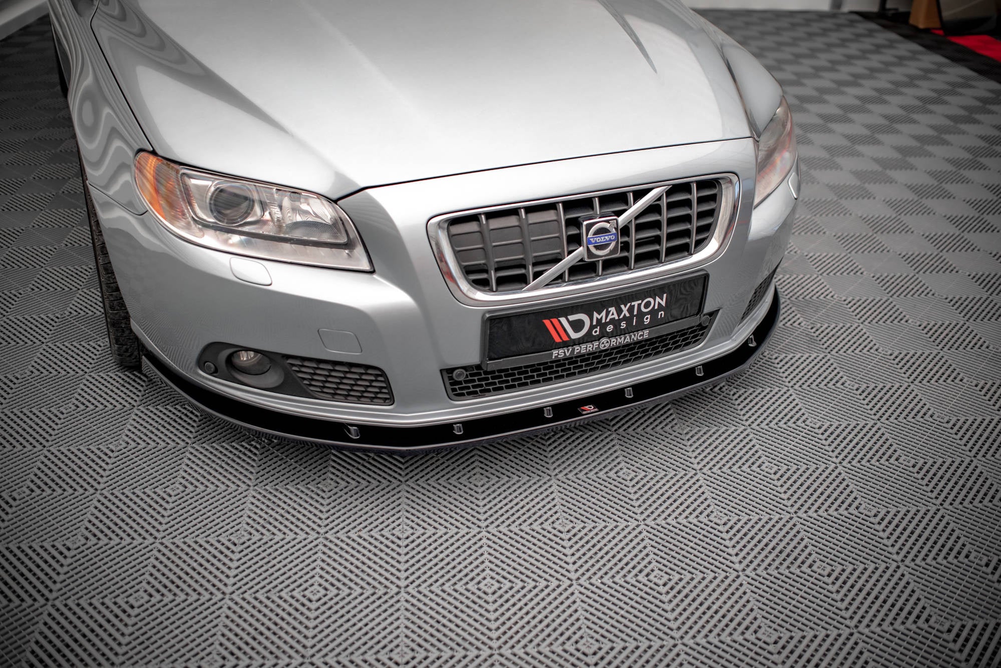 Front Splitter V.1 Volvo V70 Mk3 – Maxton Design