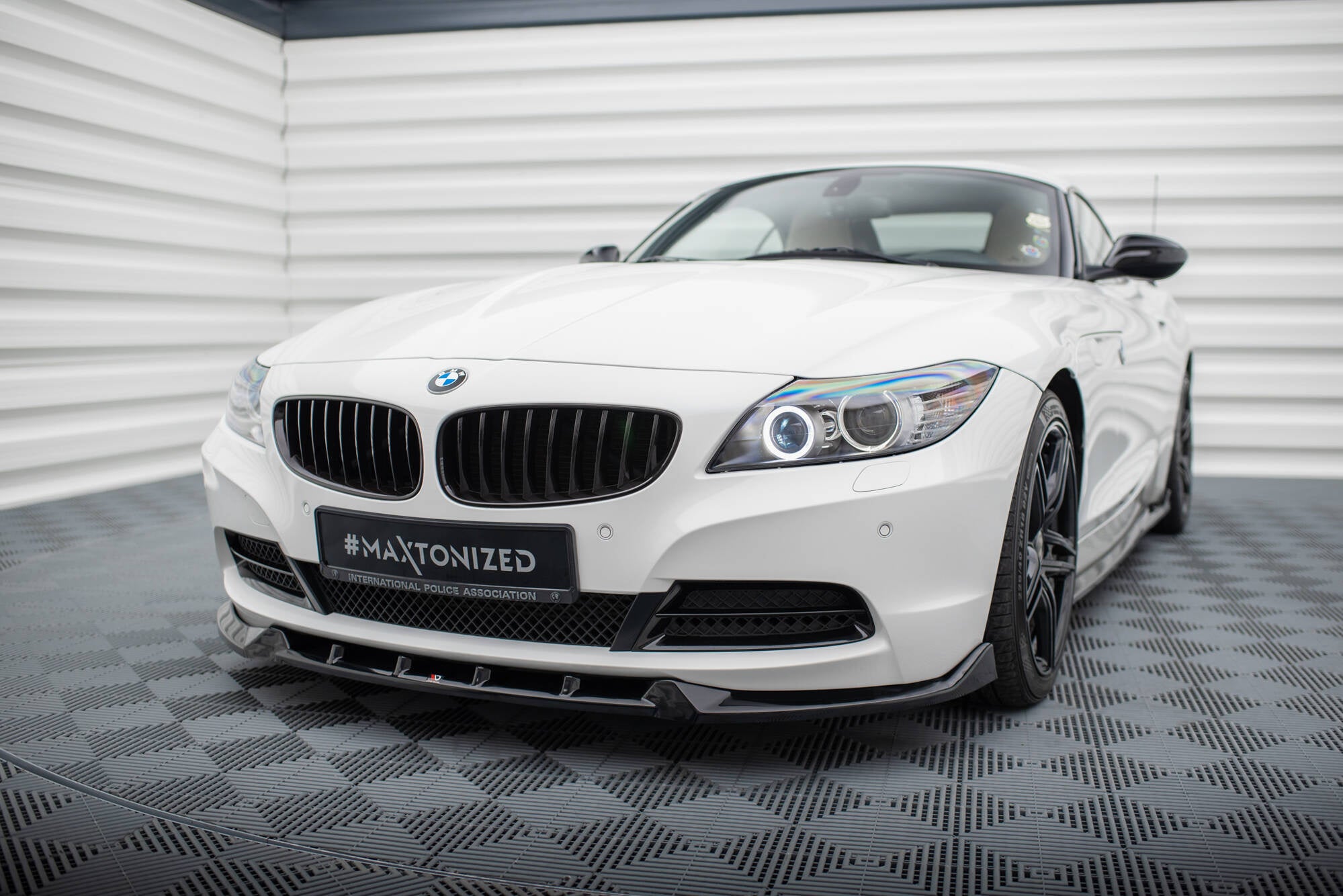 【真人出品】　p9 e8 f8 Front Splitter V.2 BMW Z4 E89 – Maxton Design