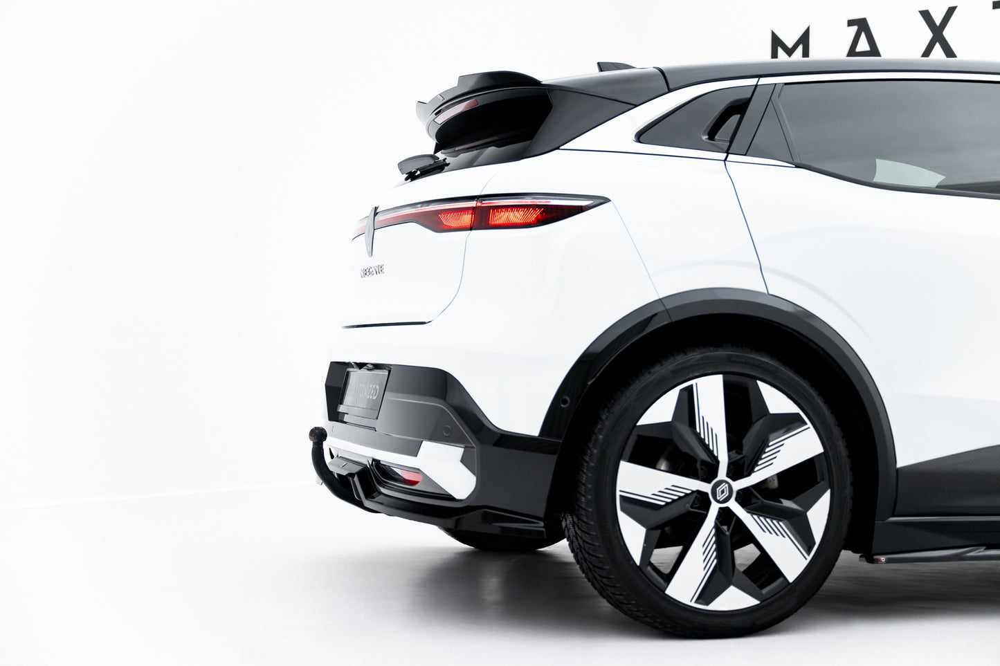 Central Rear Splitter (with vertical bars) Renault Megane E-Tech Electric Mk1