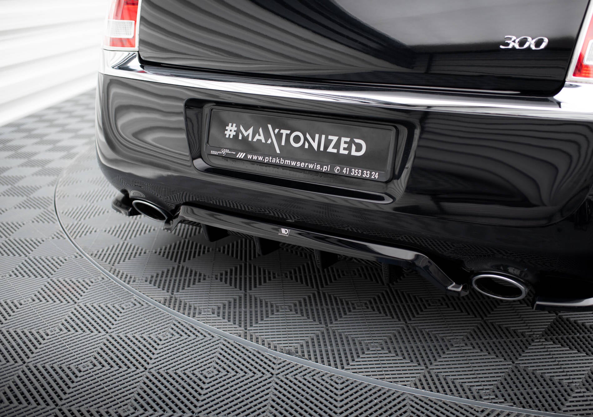 Rear Splitter (with vertical bars) Chrysler 300 Mk2 – Maxton Design