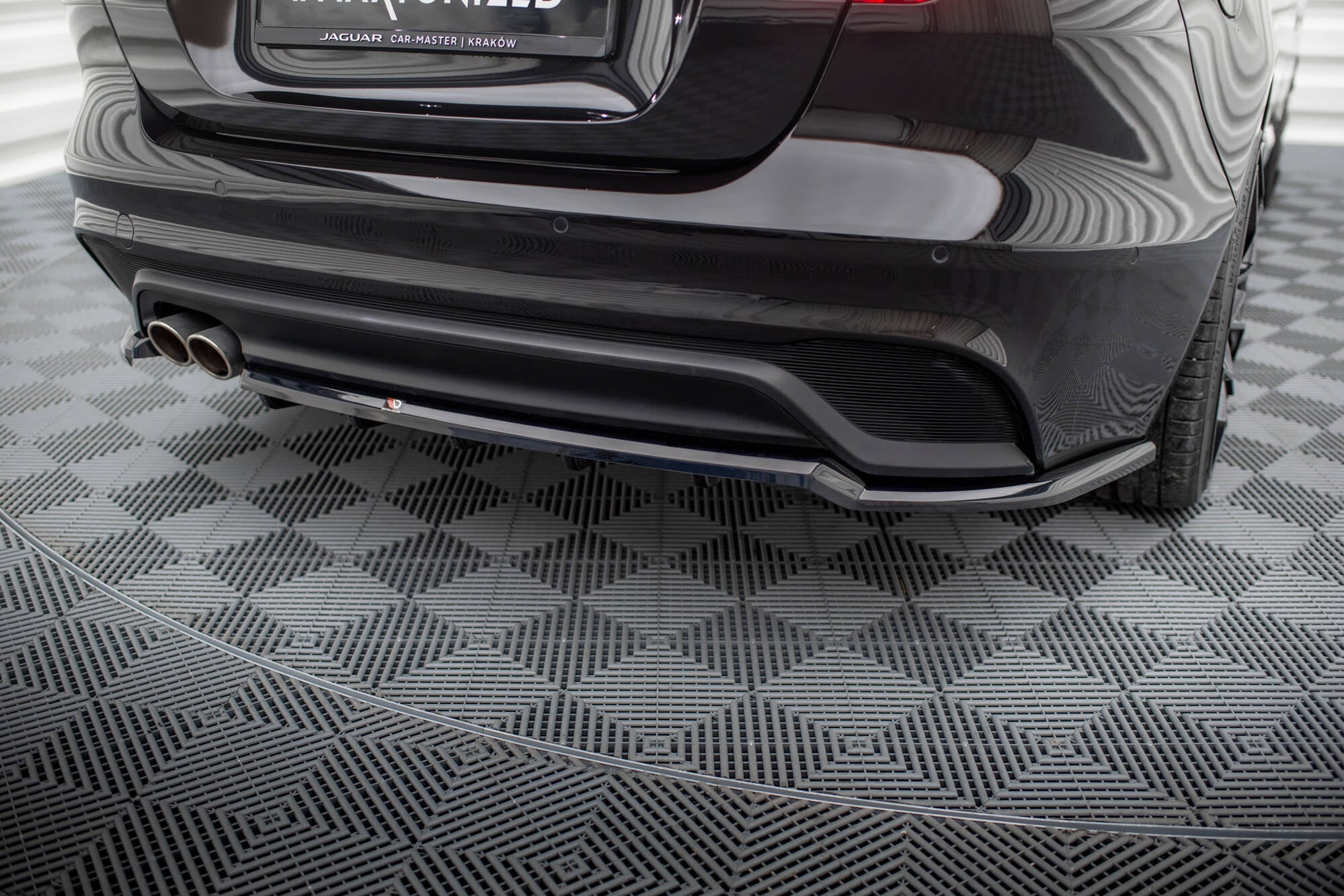 Rear Splitter (with vertical bars) Jaguar XE X760 Facelift – Maxton Design