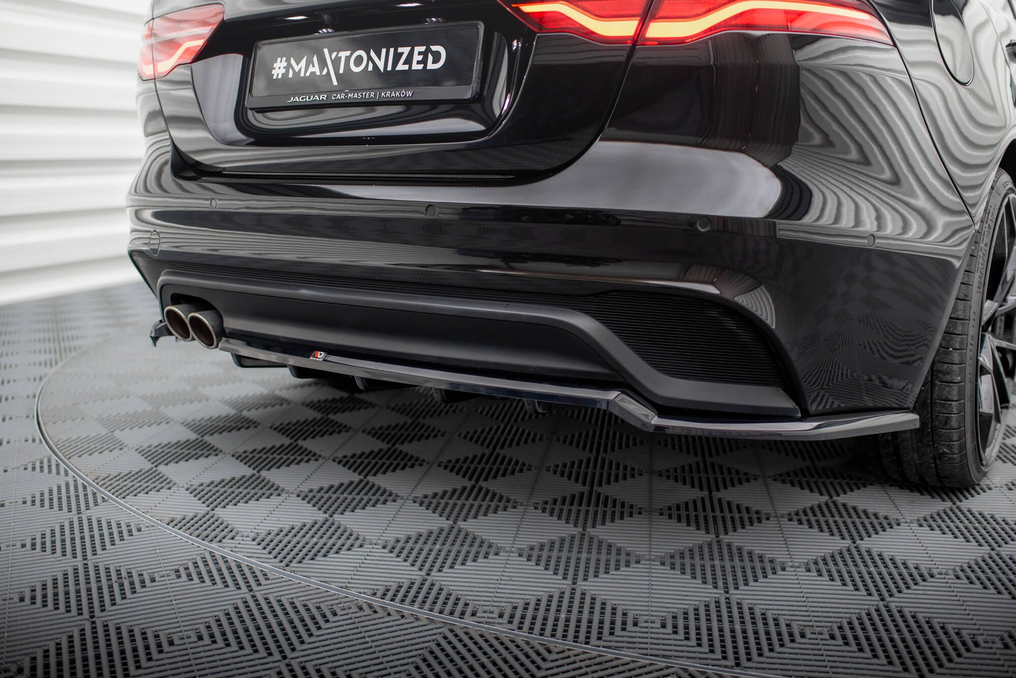 Rear Splitter (with vertical bars) Jaguar XE X760 Facelift – Maxton Design