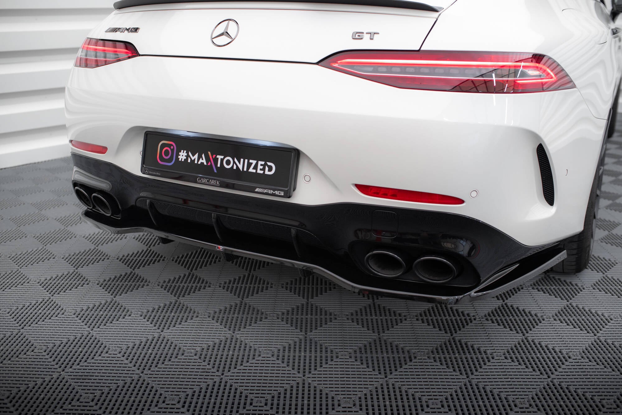 Rear Splitter (With Vertical Bars) suitable for Mercedes-AMG GT 43