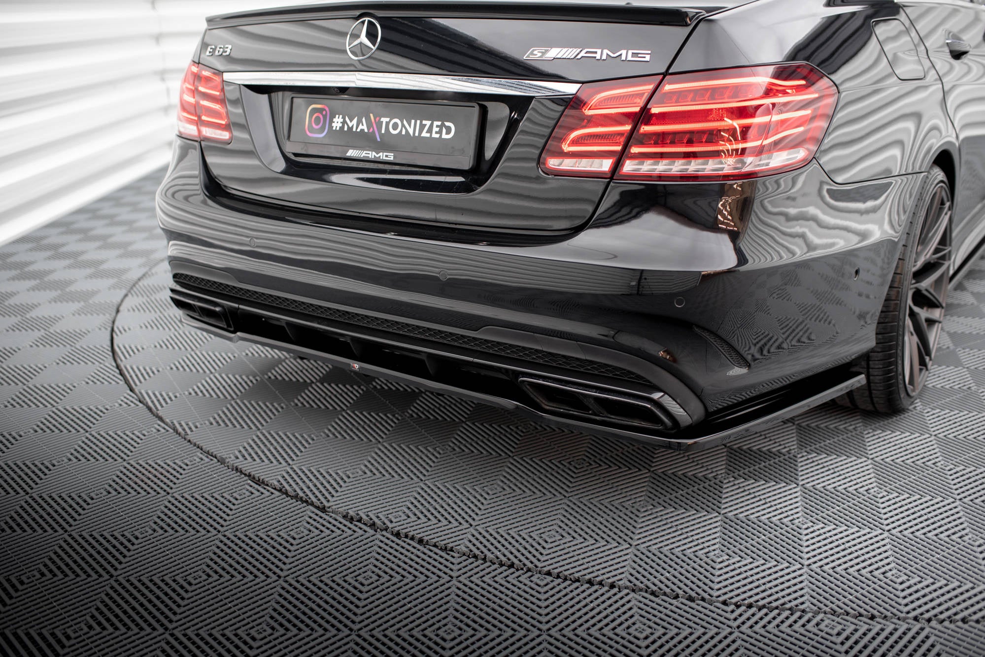 Rear Splitter (with vertical bars) Mercedes-Benz E63 AMG Sedan