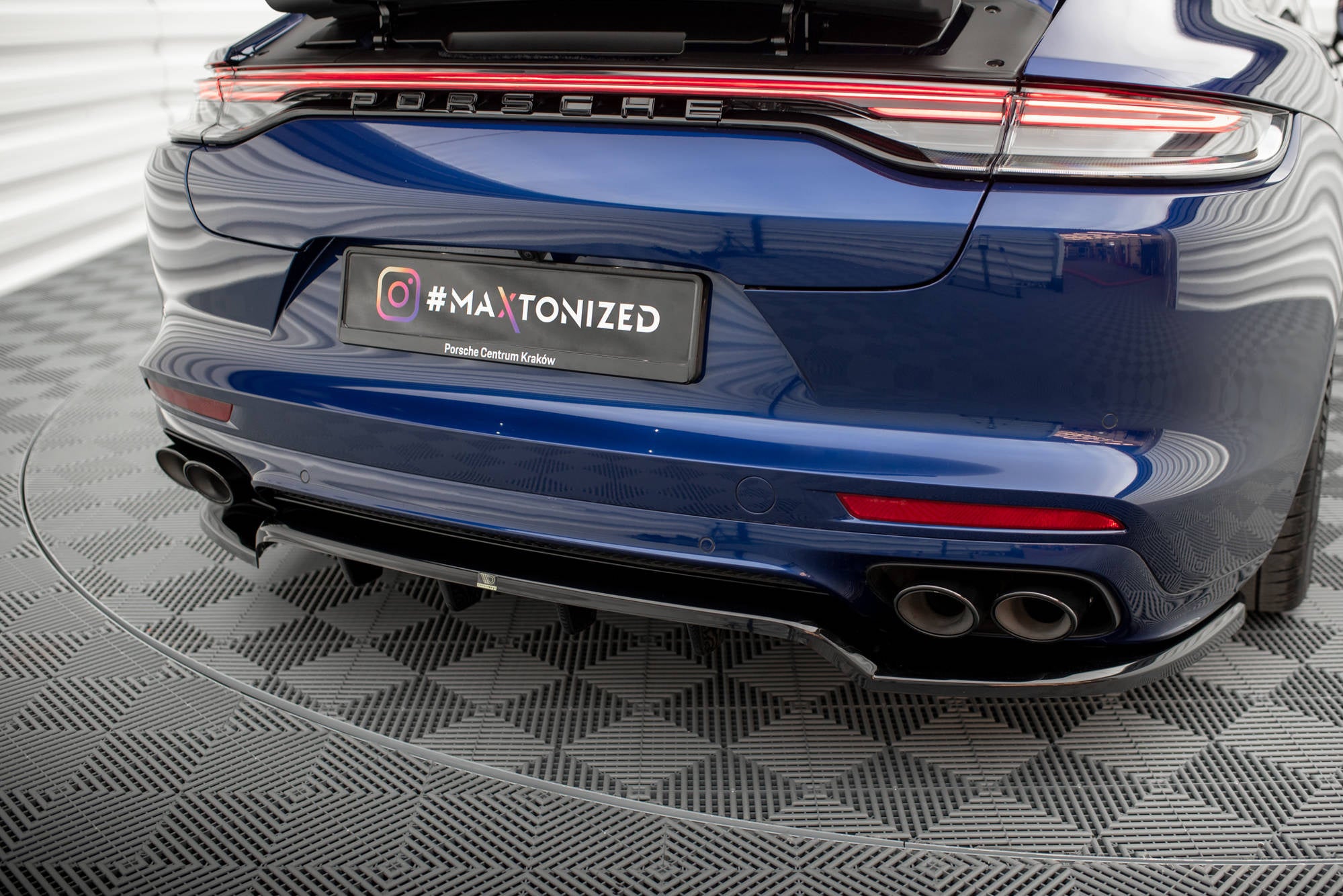 Rear Splitter (with vertical bars) Porsche Panamera E-Hybrid 971 ...