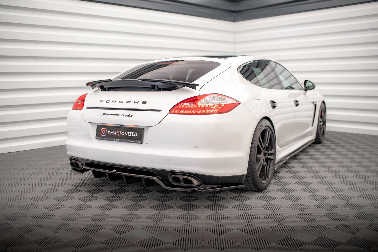 Rear Splitter (with vertical bars) Porsche Panamera Turbo 970