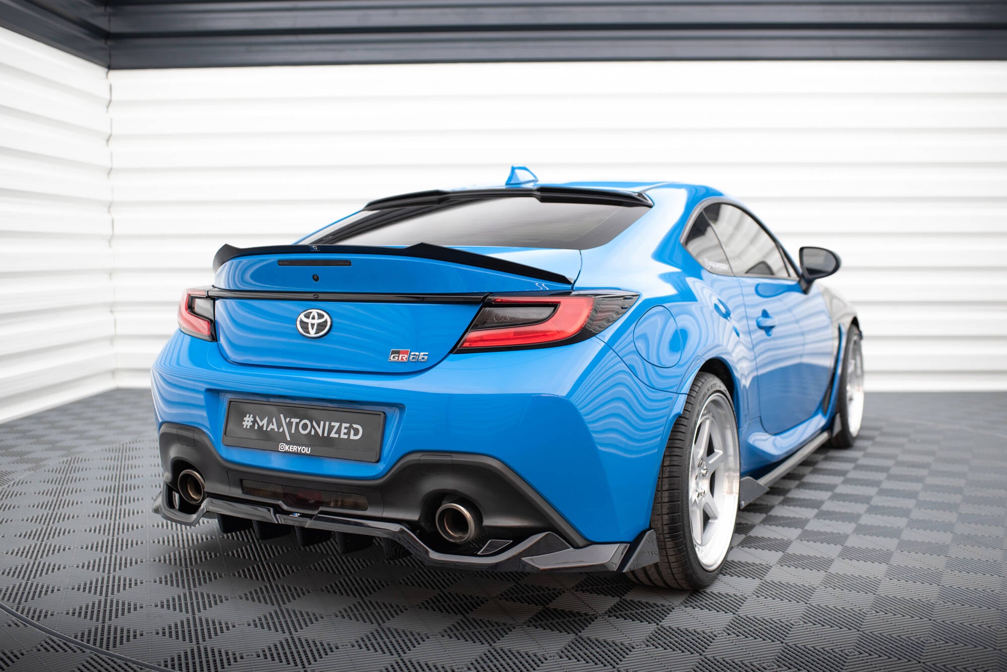 Rear Splitter (With Vertical Bars) V.3 suitable for Toyota GR86