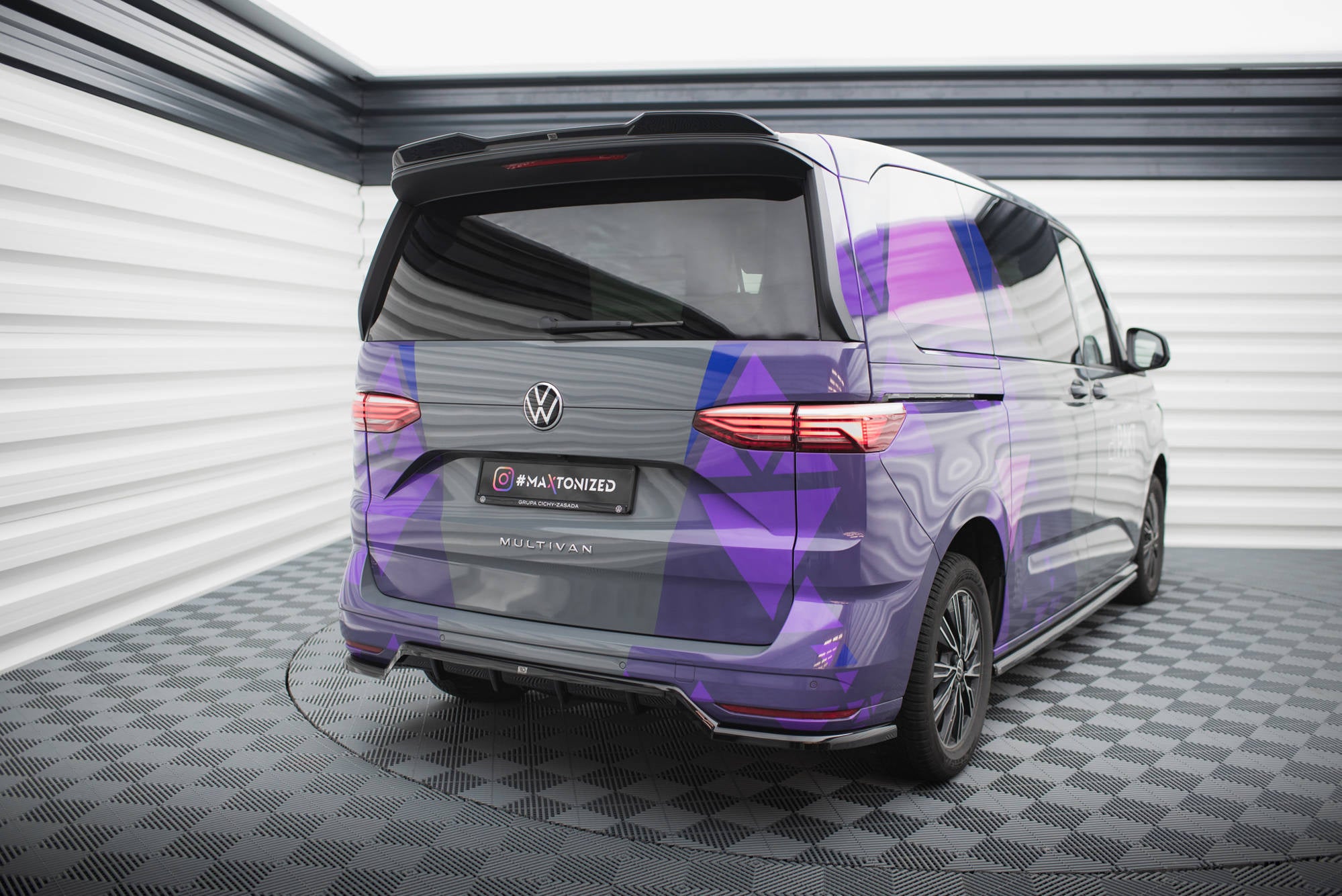 Rear Splitter (with vertical bars) Volkswagen Multivan T7 – Maxton Design