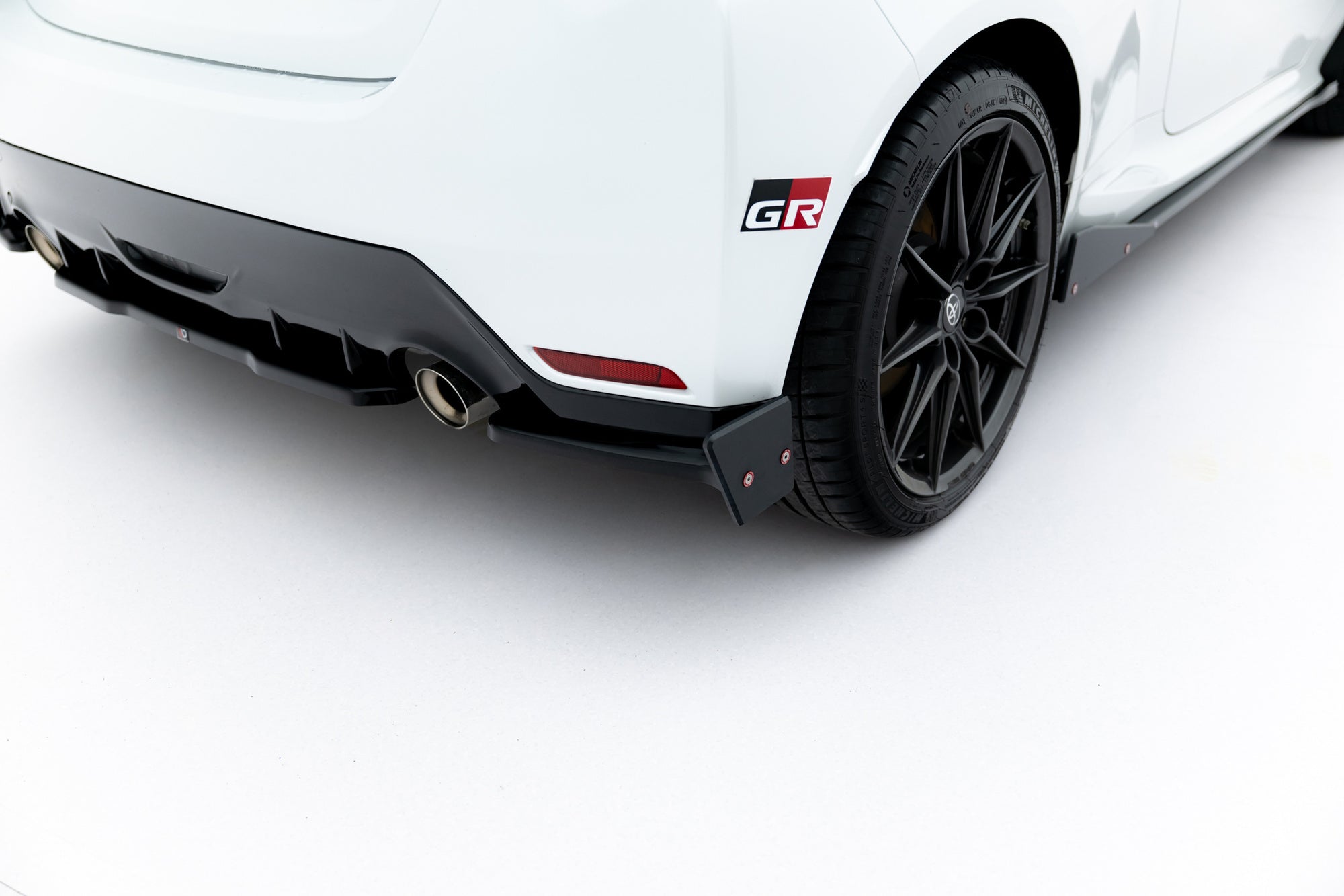 Rear Side Splitters V.2 + Flaps suitable for Toyota GR Yaris Mk4