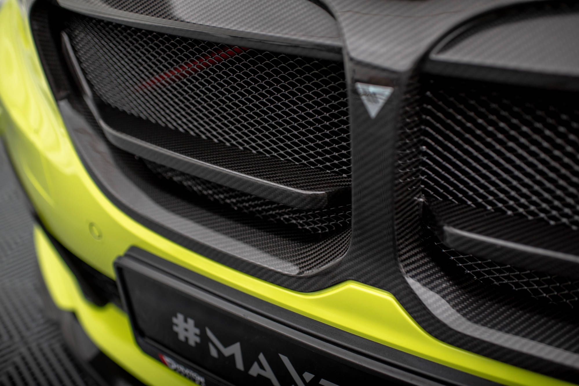 Maxton Carbon Fiber Front Grill BMW 1er F40 M-Paket/ M135i  CF-BM-1-40-M-G1-245-P - Online-Shop
