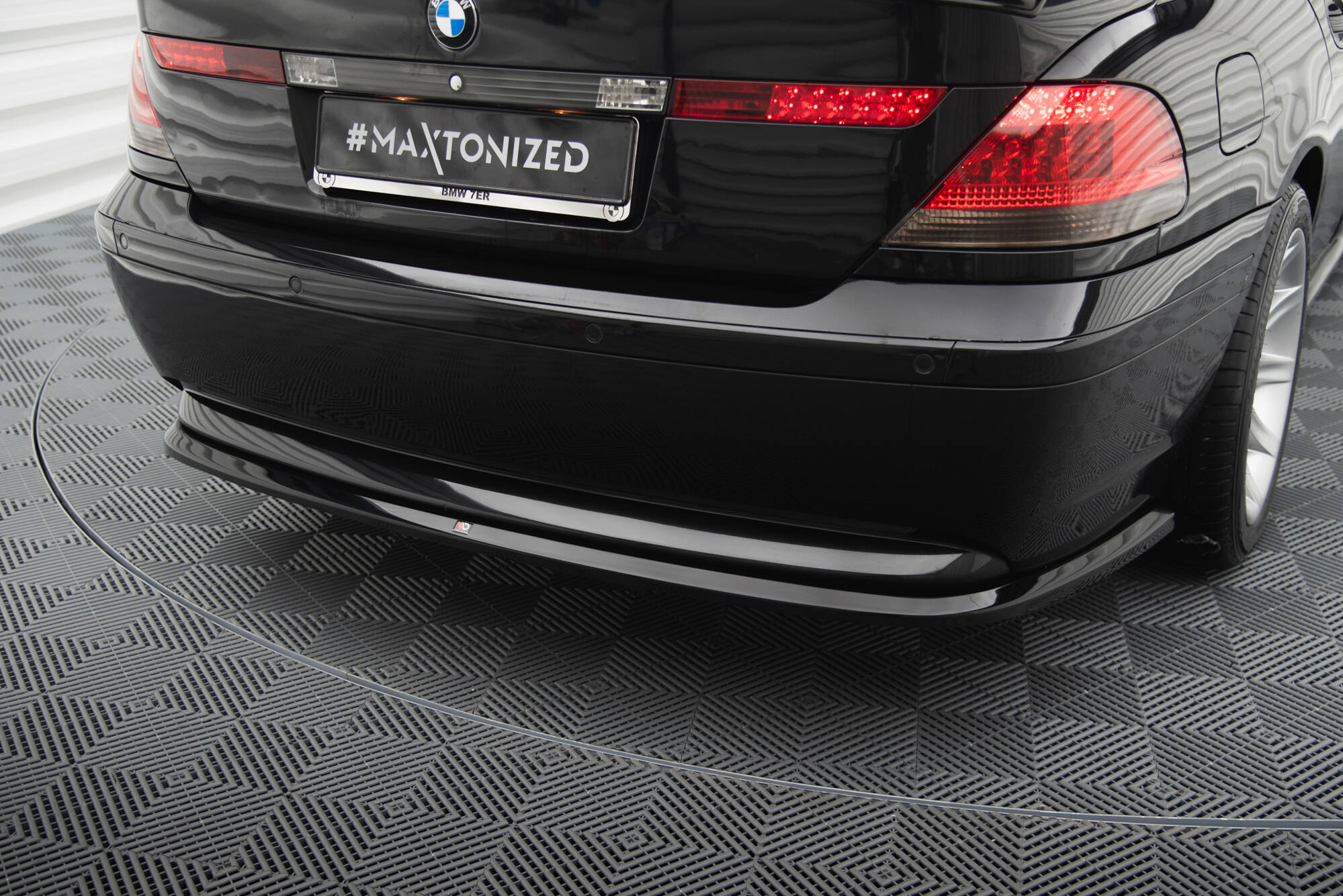 Central Rear Splitter BMW 7 E65, Our Offer \ BMW \ Seria 7 \ E65  [2001-2005]